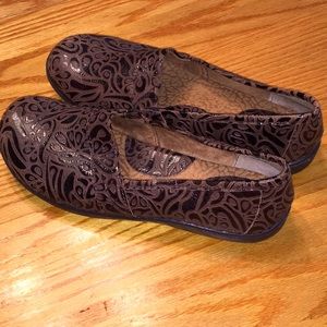 Like new only worn once size 10 brown shoes